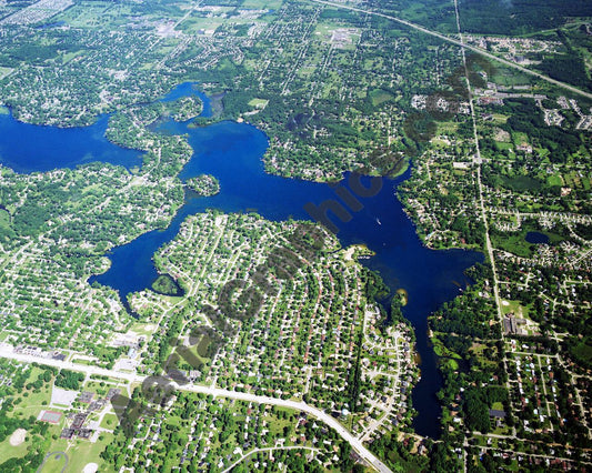 Aerial image of [2918] Lake Oakland in Oakland, MI with No frame