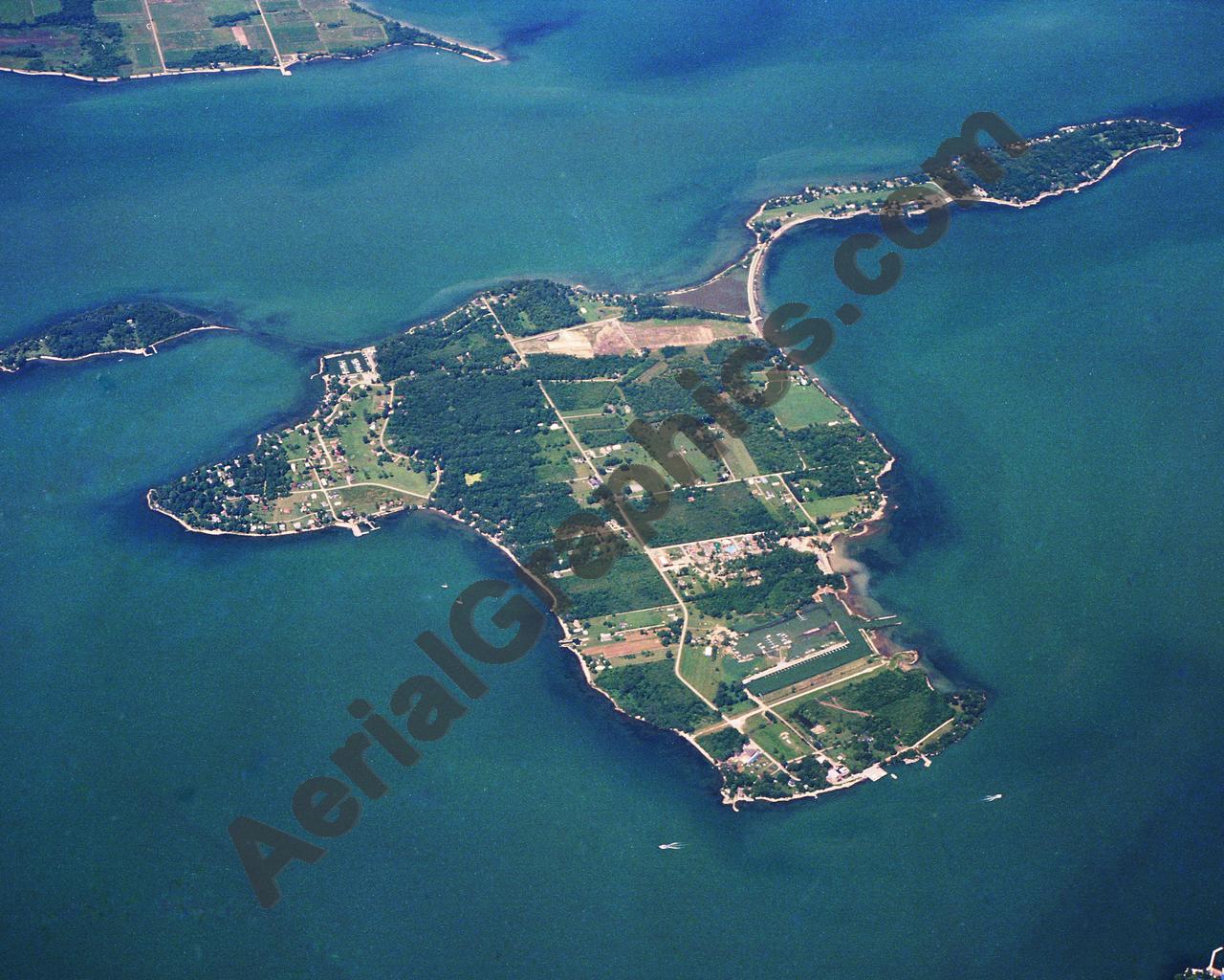 Aerial image of [2935] Middle Bass Island with Canvas Wrap frame