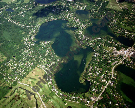 Aerial image of [2941] Long Lake in Oakland, MI with No frame