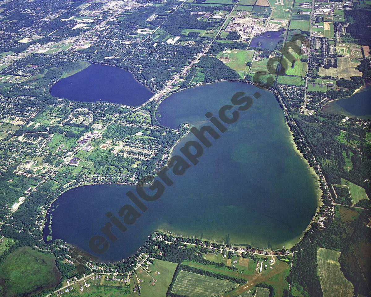 Aerial image of [3271] Austin Lake and West Lake in Kalamazoo, MI with No frame