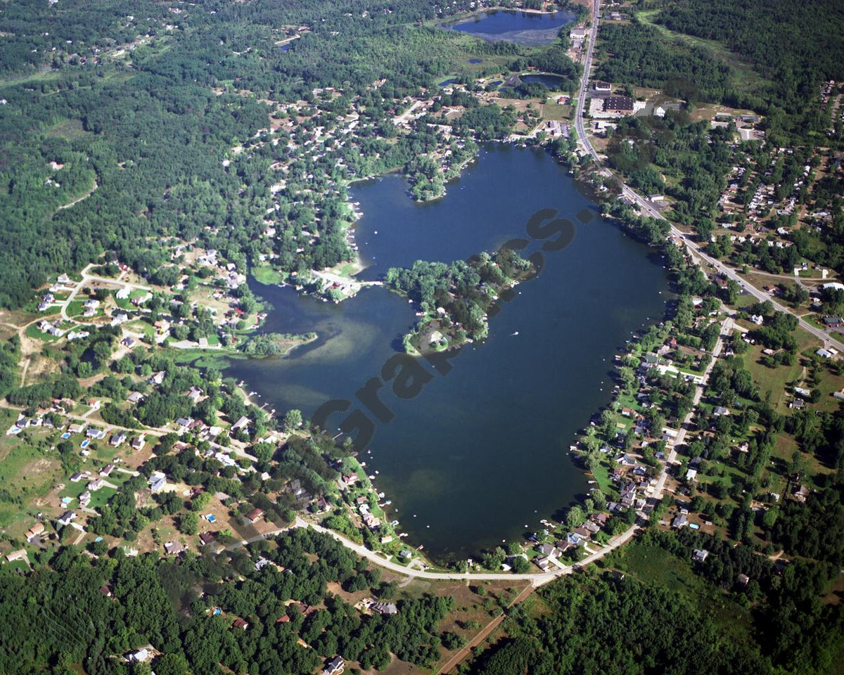 Aerial image of [3321] Bald Eagle Lake in Oakland, MI with No frame