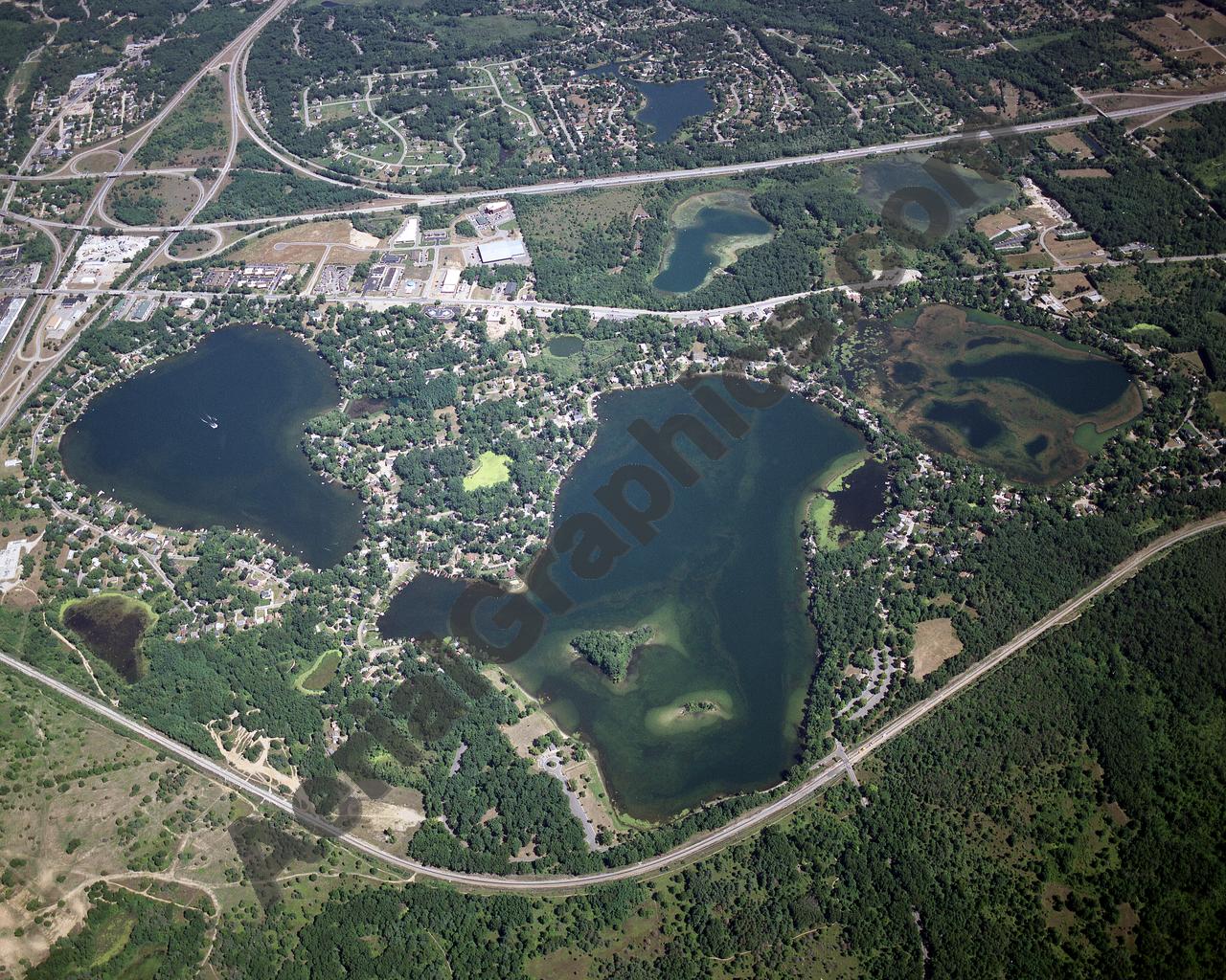 Aerial image of [3566] Fonda Lake, Island Lake & Briggs Lake in Livingston, MI with No frame