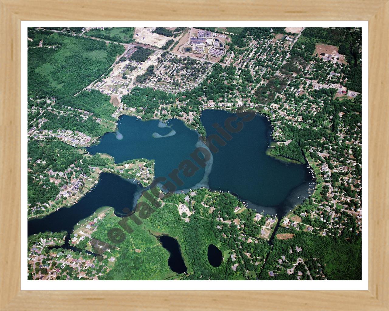 Aerial image of [3593] North Commerce Lake in Oakland, MI with Natural Wood frame