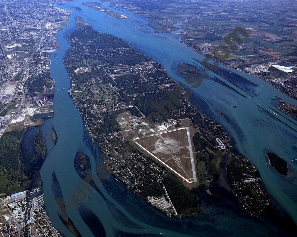 Aerial image of [3646] Grosse Ile in Wayne, MI with No frame