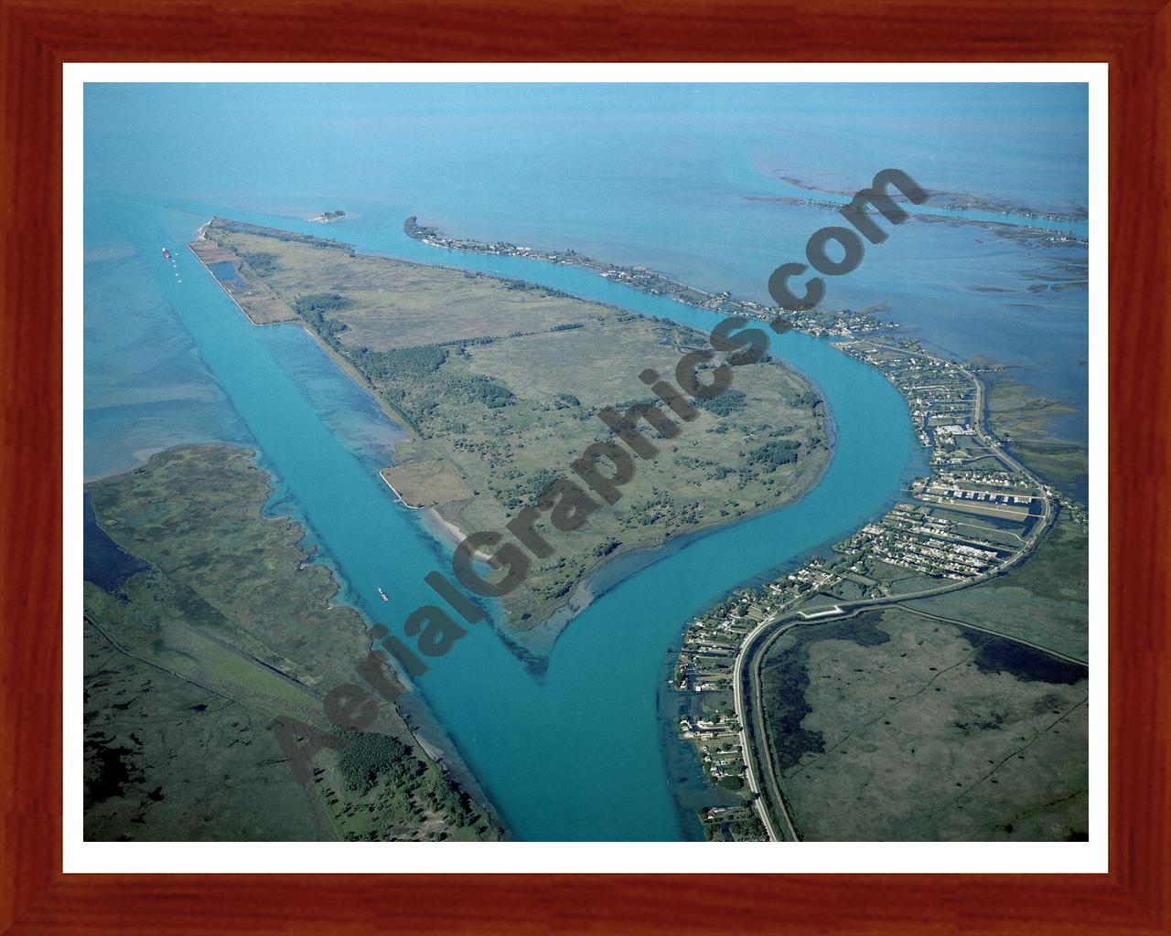 Aerial image of [3658] Seaway Island with Cherry Wood frame