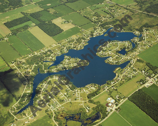 Aerial image of [4256] Lake Somerset in Hillsdale, MI with No frame