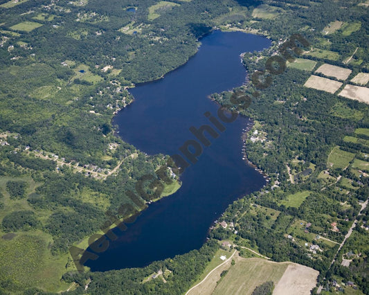 Aerial image of [4673] Tipsico Lake in Oakland, MI with No frame