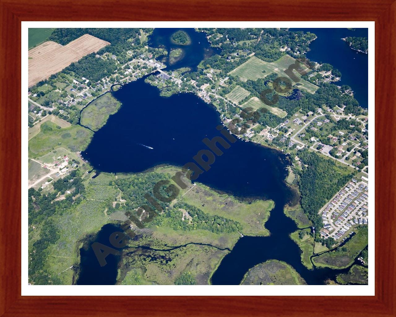 Aerial image of [4679] Bennett Lake in Livingston, MI with Cherry Wood frame