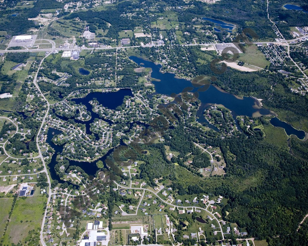 Aerial image of [4688] Brendel Lake And Lake Neva in Oakland, MI with No frame