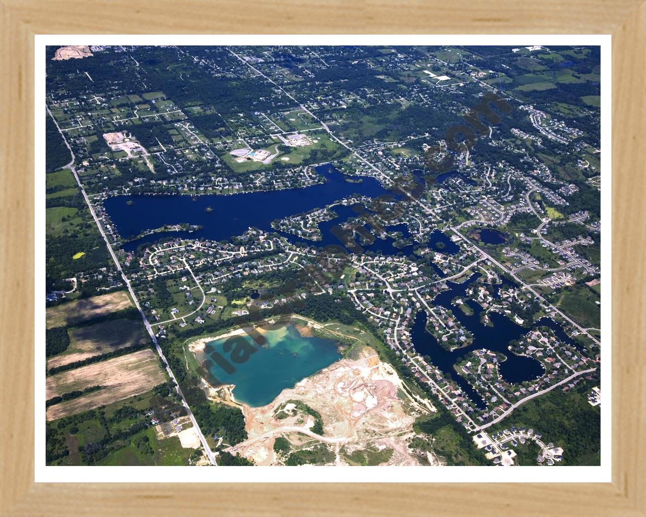 Aerial image of [4689] Lake Sherwood in Oakland, MI with Natural Wood frame