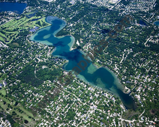 Aerial image of [4693] Middle Straits Lake in Oakland, MI with No frame