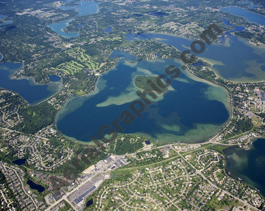 Aerial image of [4695] Orchard Lake in Oakland, MI with No frame