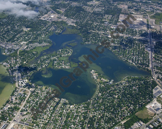 Aerial image of [4698] Sylvan Lake in Oakland, MI with No frame