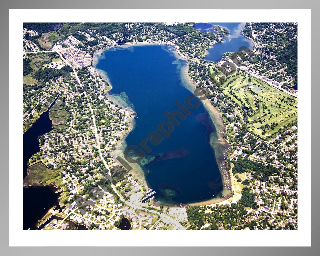 Aerial image of [4702] Elizabeth Lake in Oakland, MI with Silver Metal frame