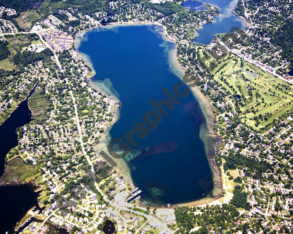 Aerial image of [4702] Elizabeth Lake in Oakland, MI with No frame