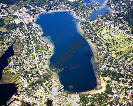 Aerial image of [4702] Elizabeth Lake in Oakland, MI with No frame