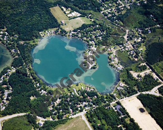 Aerial image of [4708] Sugden Lake in Oakland, MI with No frame