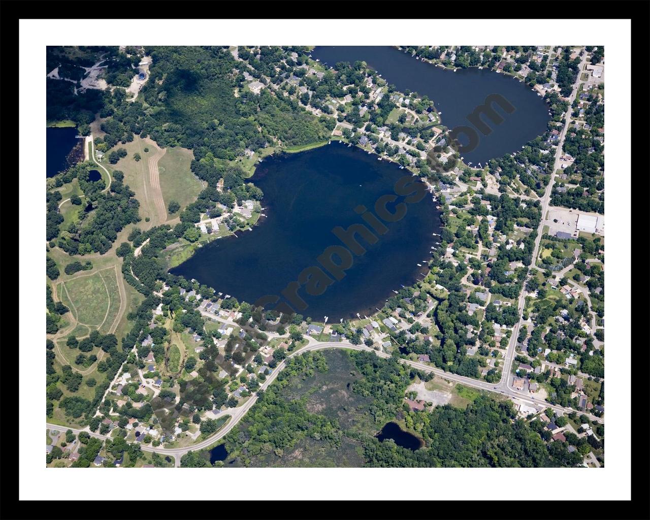 Aerial image of [4709] Round Lake in Oakland, MI with Black Metal frame