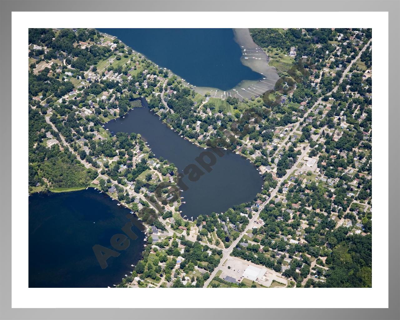 Aerial image of [4710] Mandon Lake in Oakland, MI with Silver Metal frame