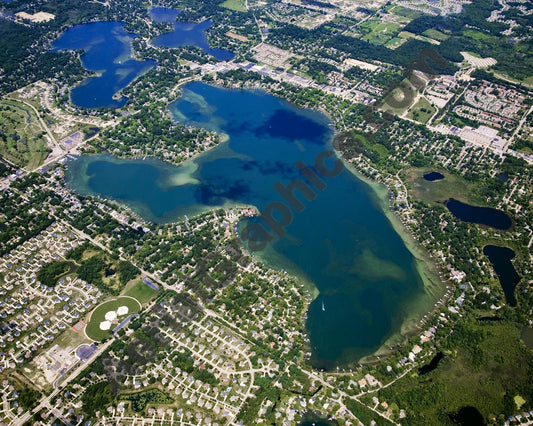 Aerial image of [4712] Union Lake in Oakland, MI with No frame
