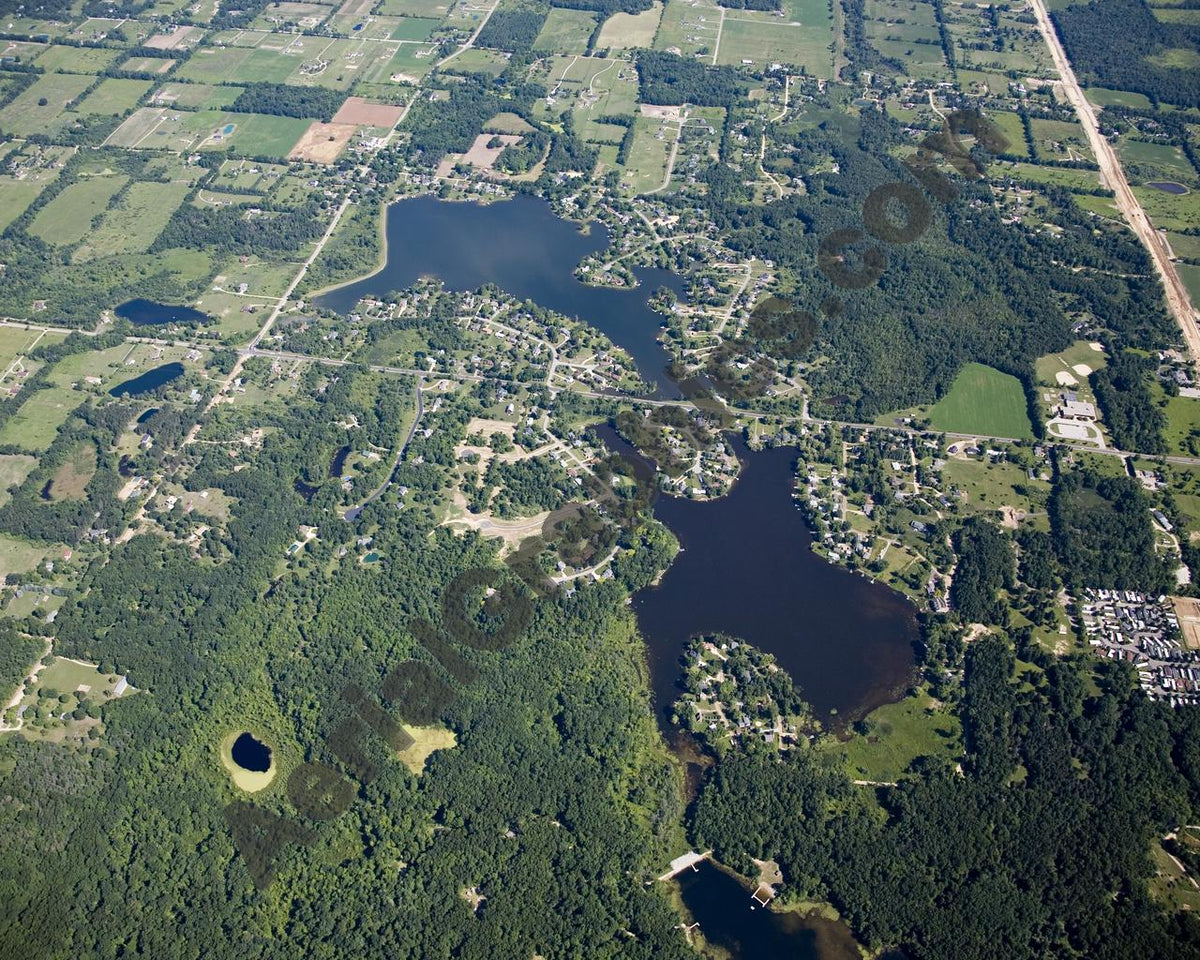 Aerial image of [4721] Lake Metamora & Merritt Lake in Lapeer, MI with No frame