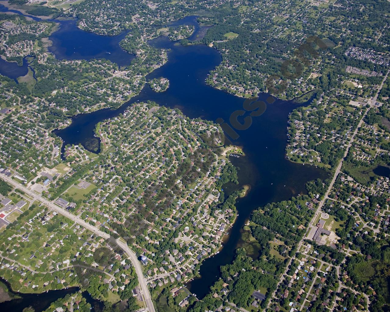 Aerial image of [4968] Lake Oakland in Oakland, MI with No frame