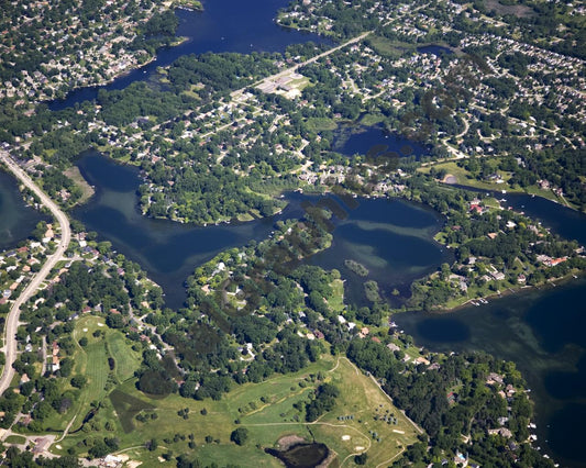 Aerial image of [4972] Mohawk Lake & Wormer Lake in Oakland, MI with No frame