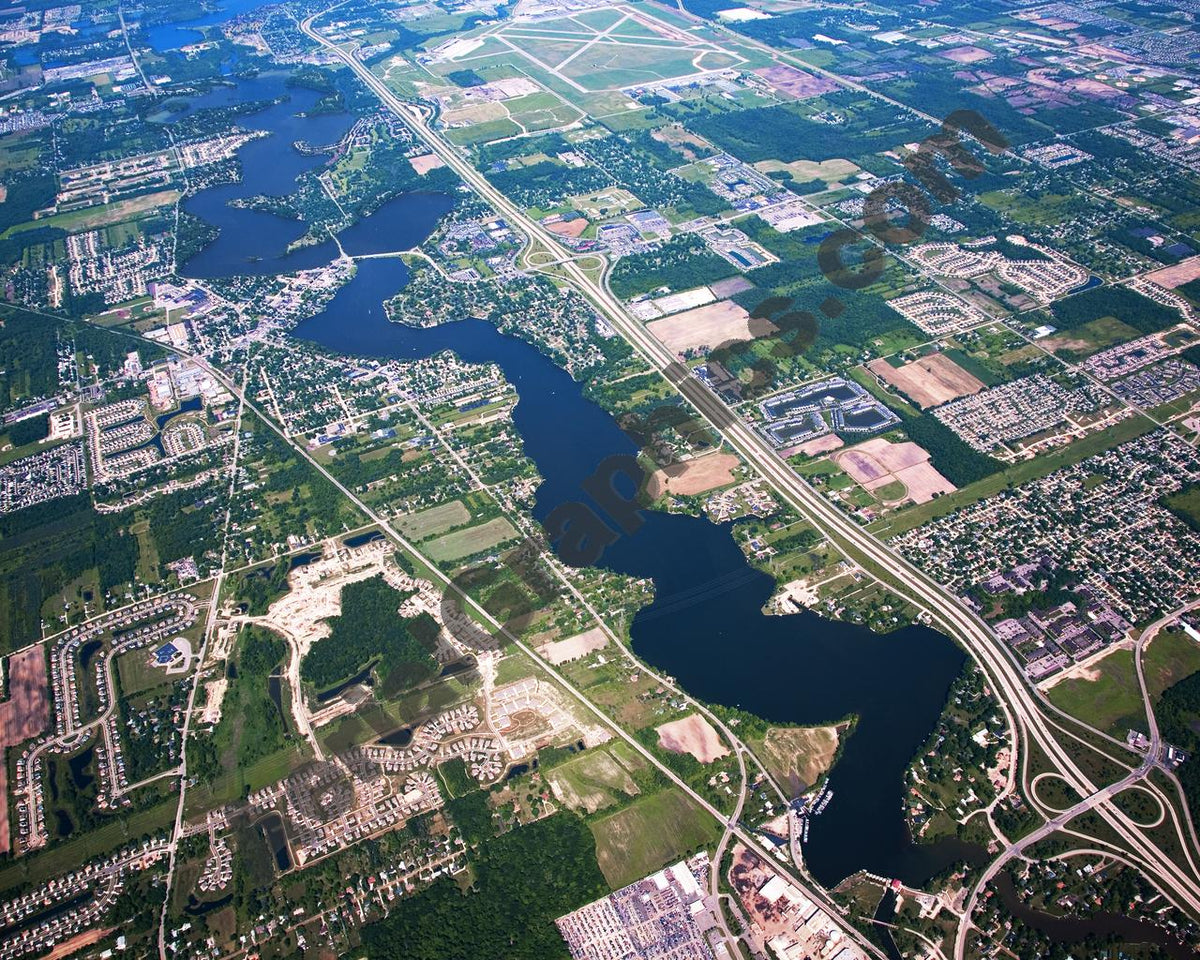 Aerial image of [4974] Belleville Lake in Wayne, MI with No frame