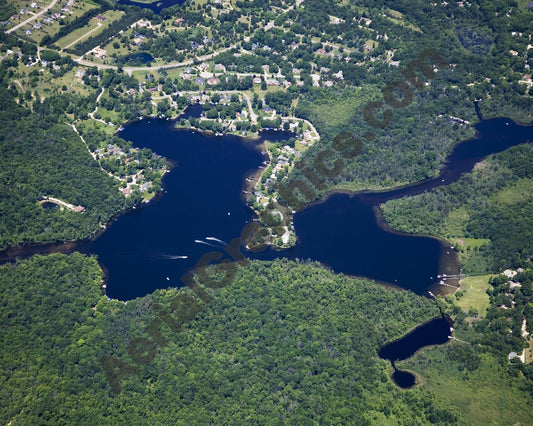 Aerial image of [4979] Whitewood (Gallagher) Lakes in Livingston, MI with No frame