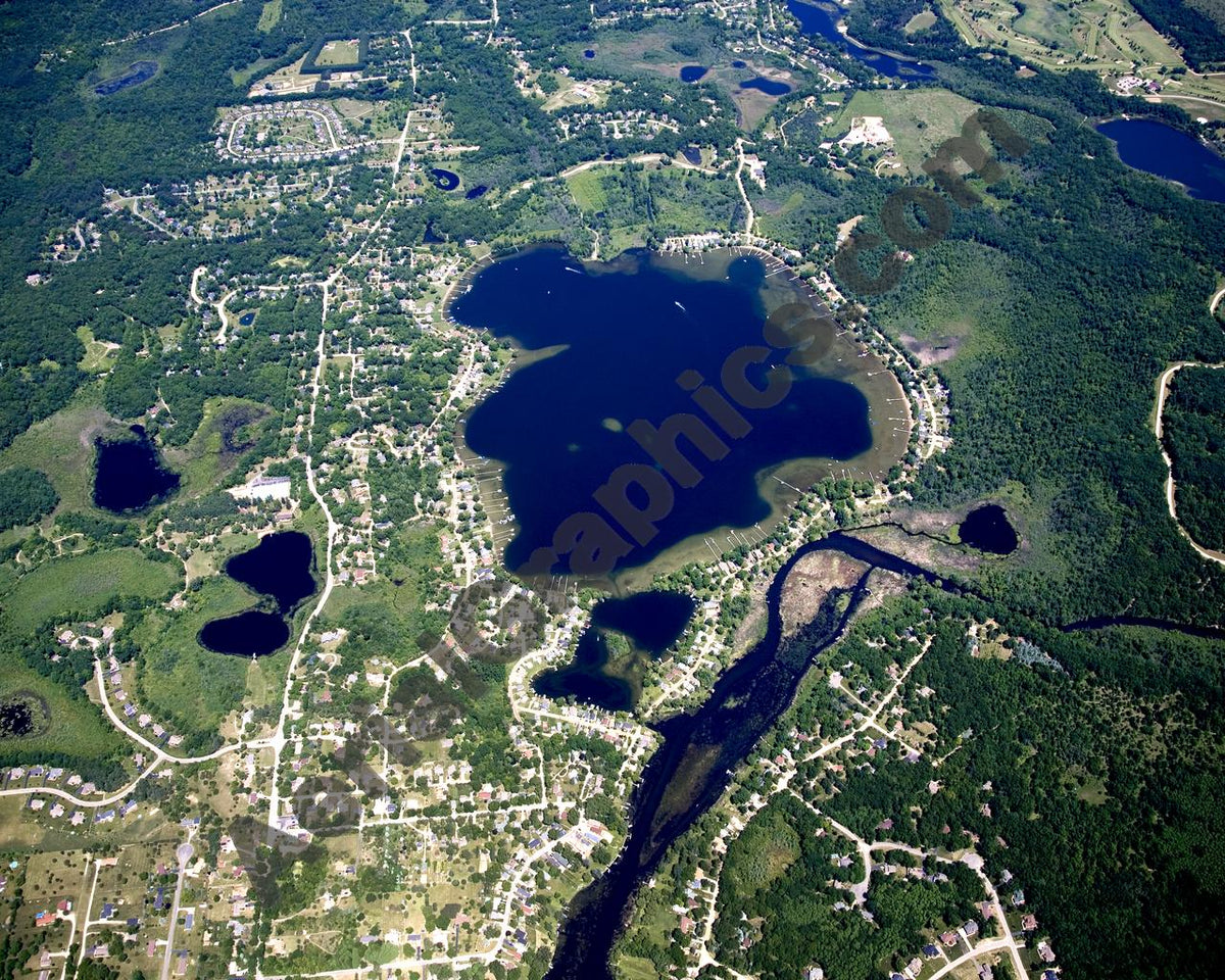 Aerial image of [4985] Ore Lake in Livingston, MI with No frame