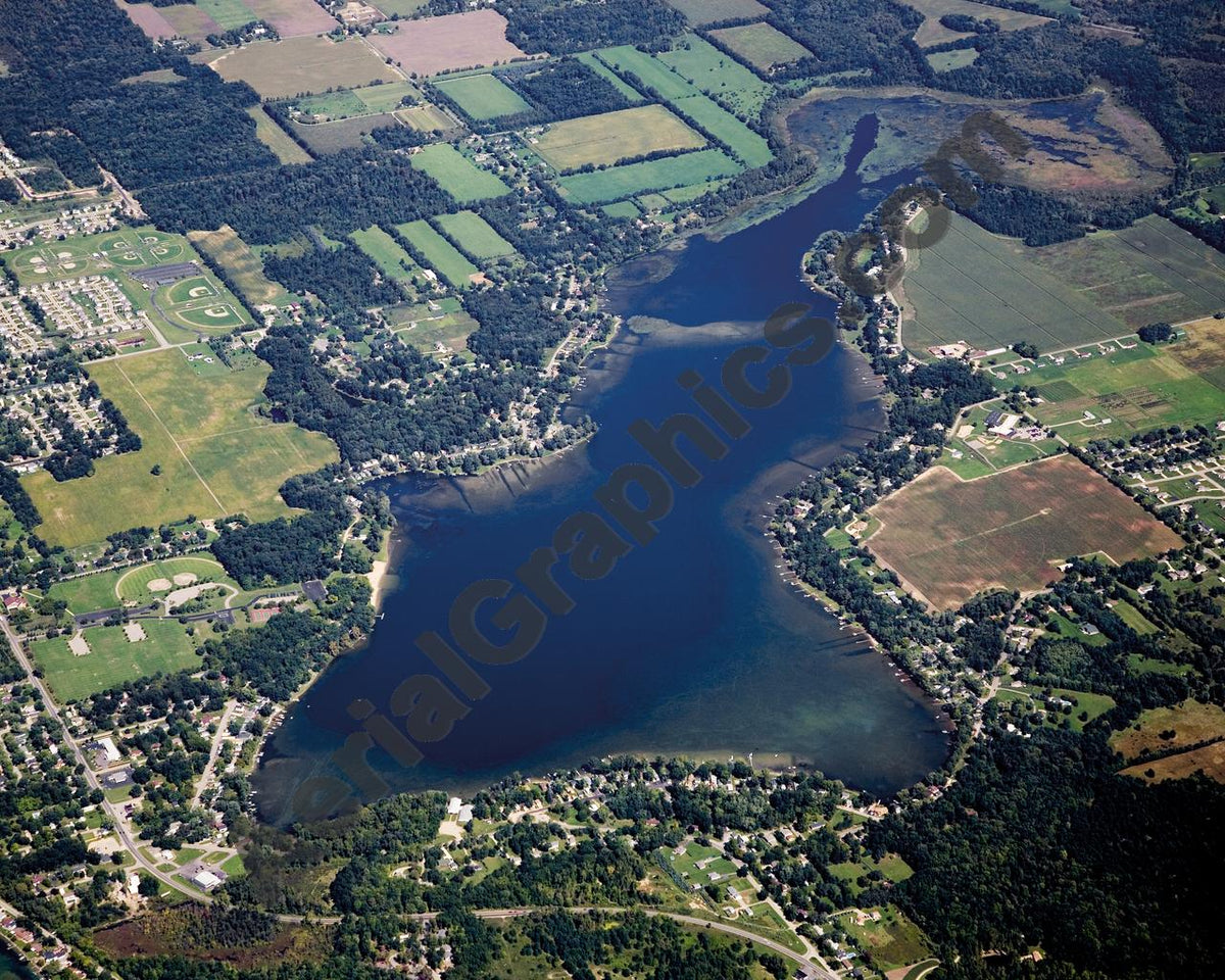 Aerial image of [5106] Long Lake in Kalamazoo, MI with No frame