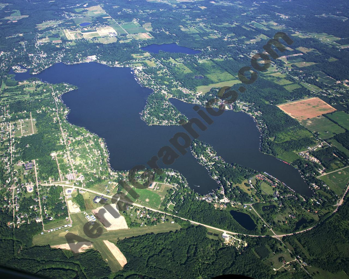 Aerial image of [5433] Paw Paw Lake in Berrien, MI with No frame