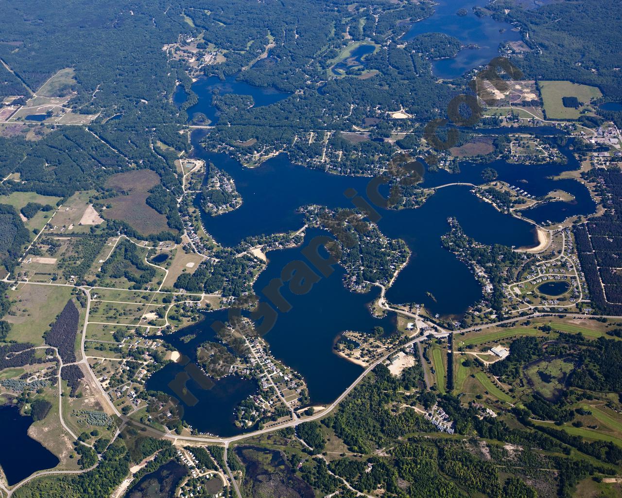 Aerial image of [5505] Canadian Lakes in Mecosta, MI with No frame