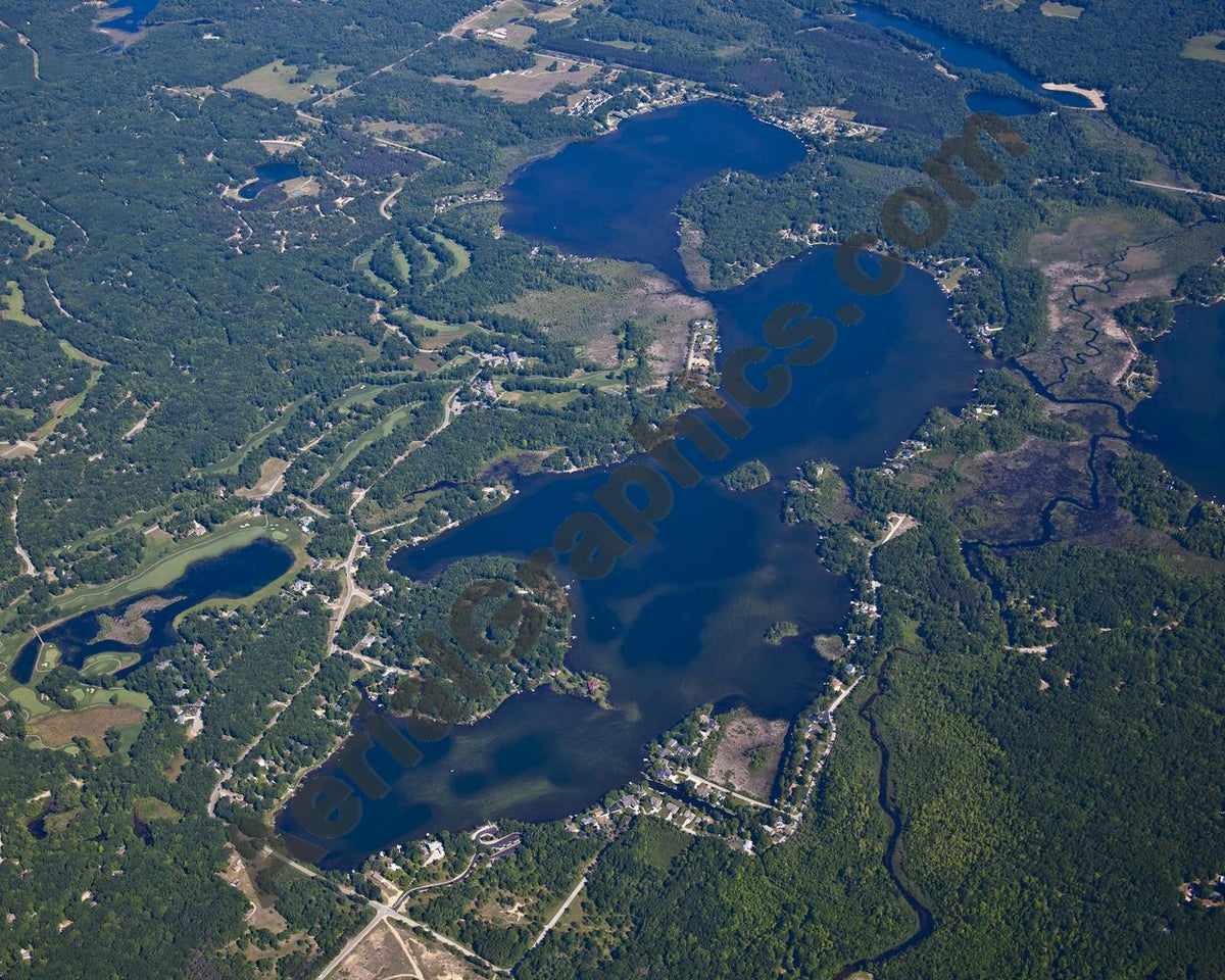 Aerial image of [5506] Lake Mecosta and Round Lake in Mecosta, MI with No frame