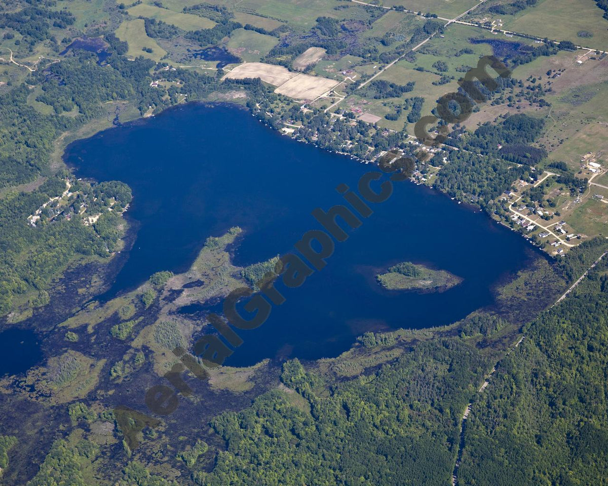 Aerial image of [5509] Jehnsen Lake in Mecosta, MI with No frame