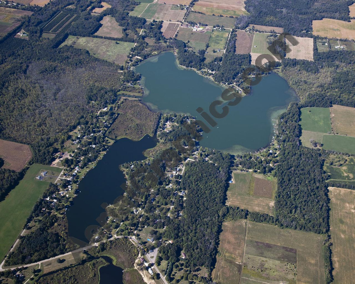 Aerial image of [5638] Hemlock Lake & Carpenter Lake in Hillsdale, MI with No frame