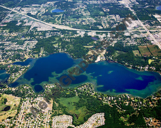 Aerial image of [5671] Lake Angelus in Oakland, MI with No frame