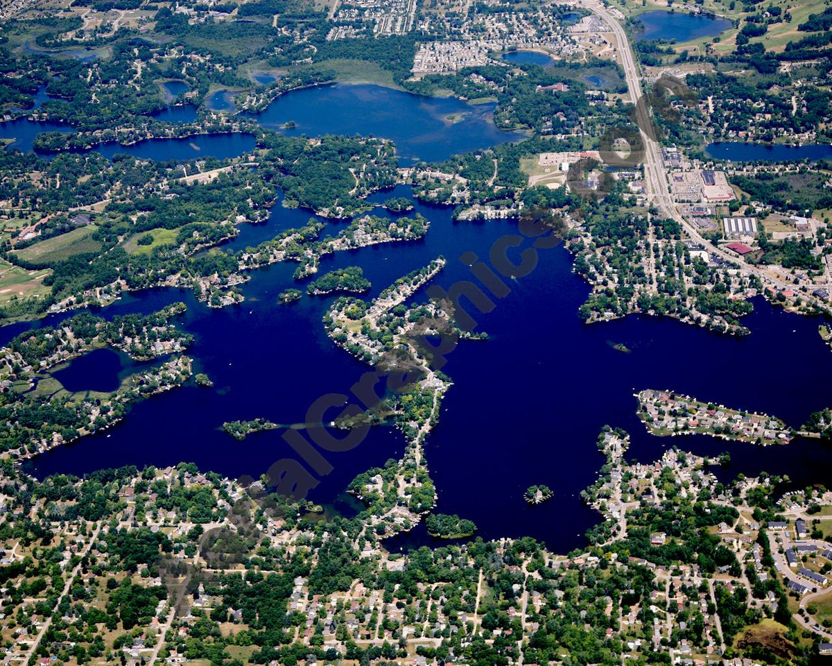 Aerial image of [5672] Lake Orion in Oakland, MI with No frame