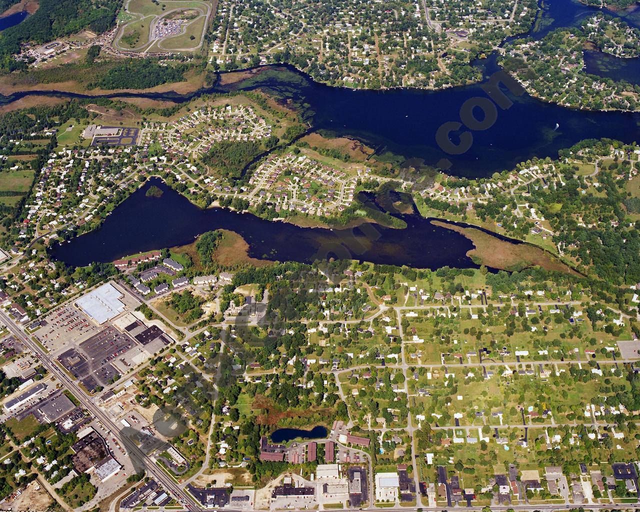 Aerial image of [5755] Eagle Lake in Oakland, MI with No frame