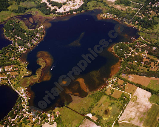 Aerial image of [5757] East Crooked Lake in Livingston, MI with No frame