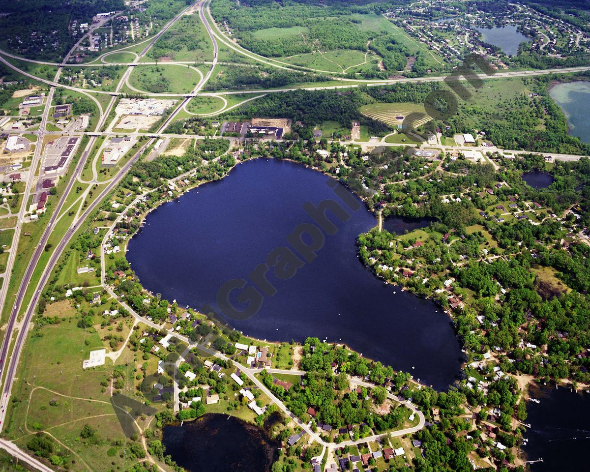 Aerial image of [5774] Fonda Lake in Livingston, MI with No frame