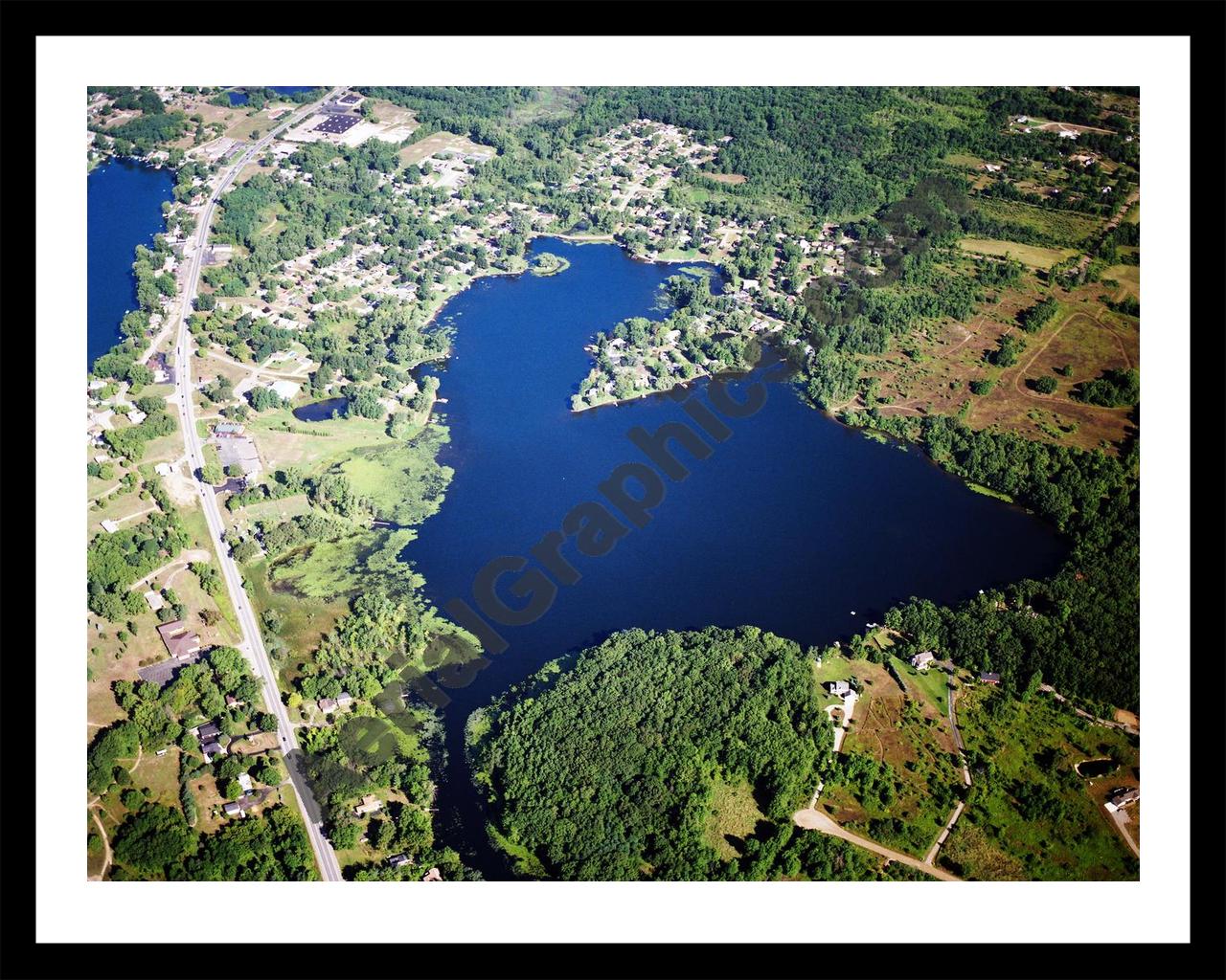 Aerial image of [5850] Lake Louise in Oakland, MI with Black Metal frame