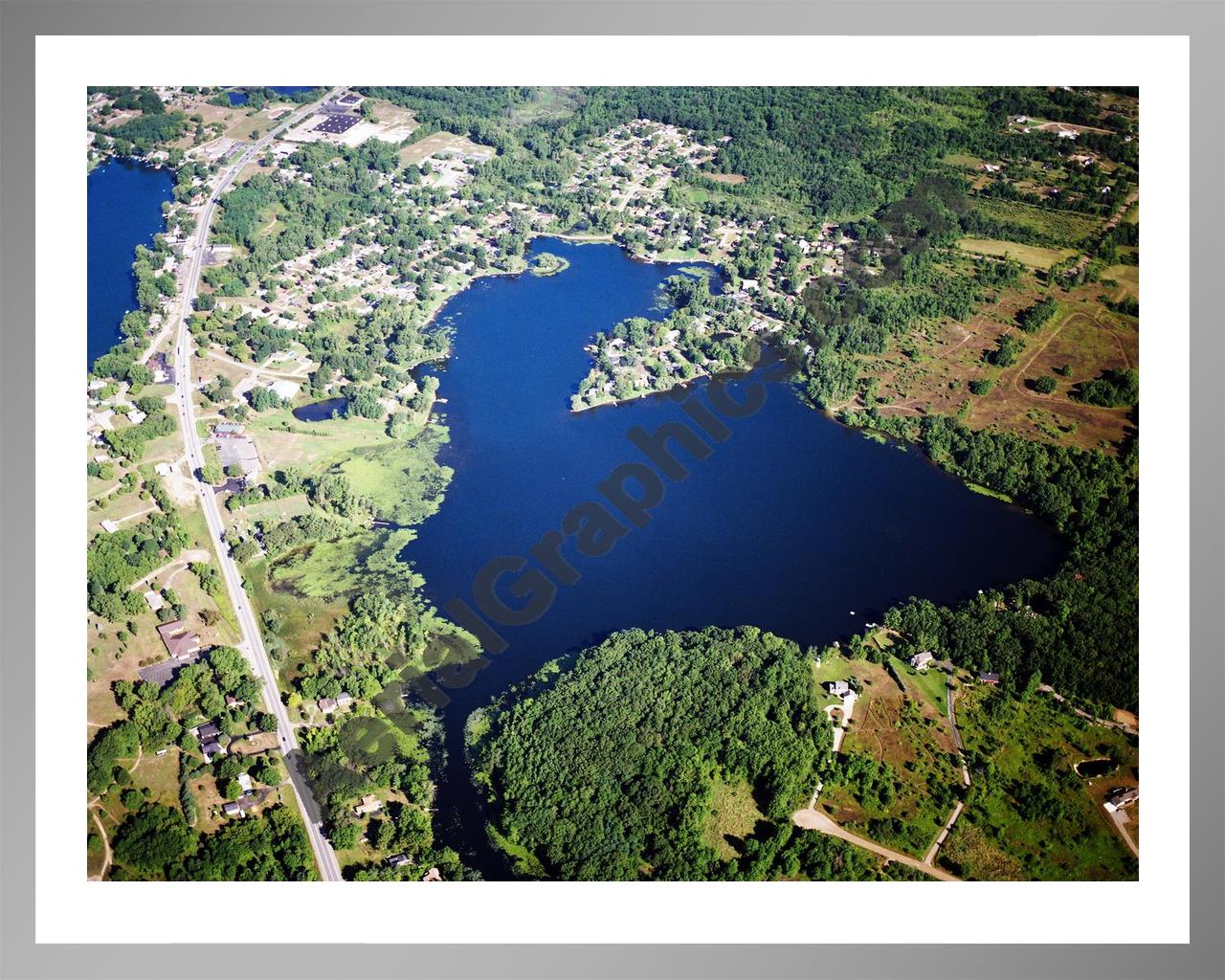 Aerial image of [5850] Lake Louise in Oakland, MI with Silver Metal frame