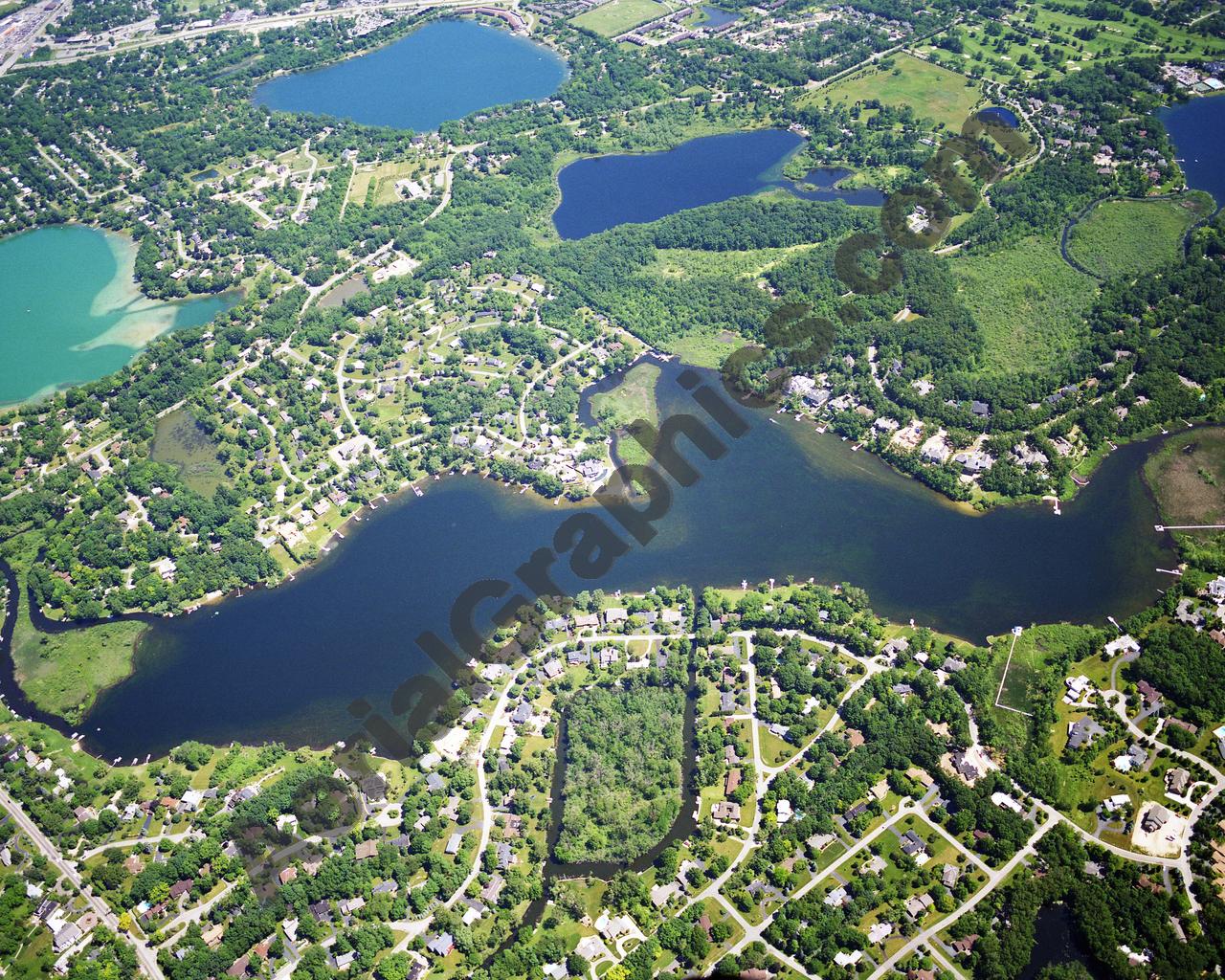 Aerial image of [5865] Upper Long Lake in Oakland , MI with Canvas Wrap frame