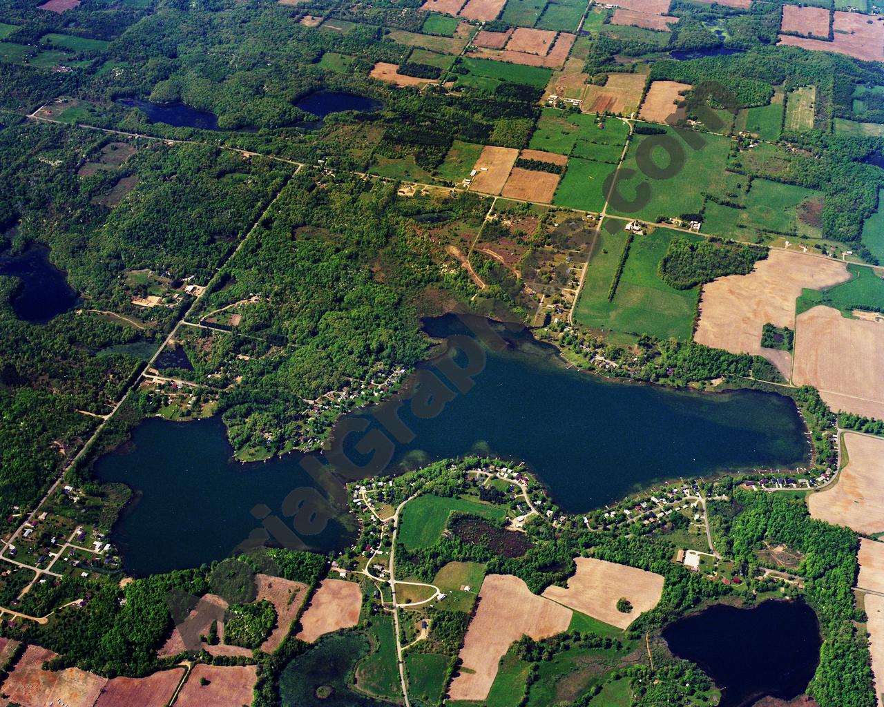 Aerial image of [5877] Pleasant Lake (Big) in St Joseph, MI with No frame