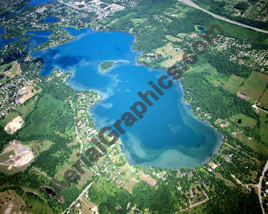 Aerial image of [5896] Lake Angelus in Oakland, MI with No frame