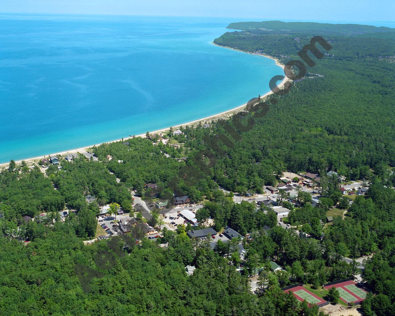 Aerial image of [5901] Glen Arbor in Leelanau, Mi with No frame