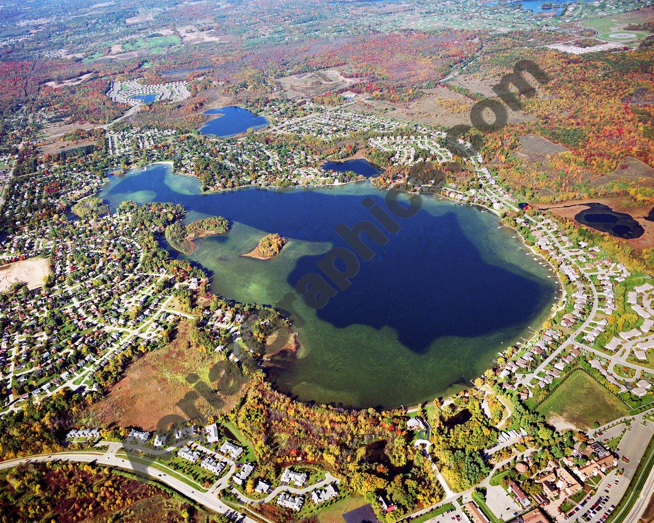 Aerial image of [5915] VOORHEIS in OAKLAND, MI with No frame