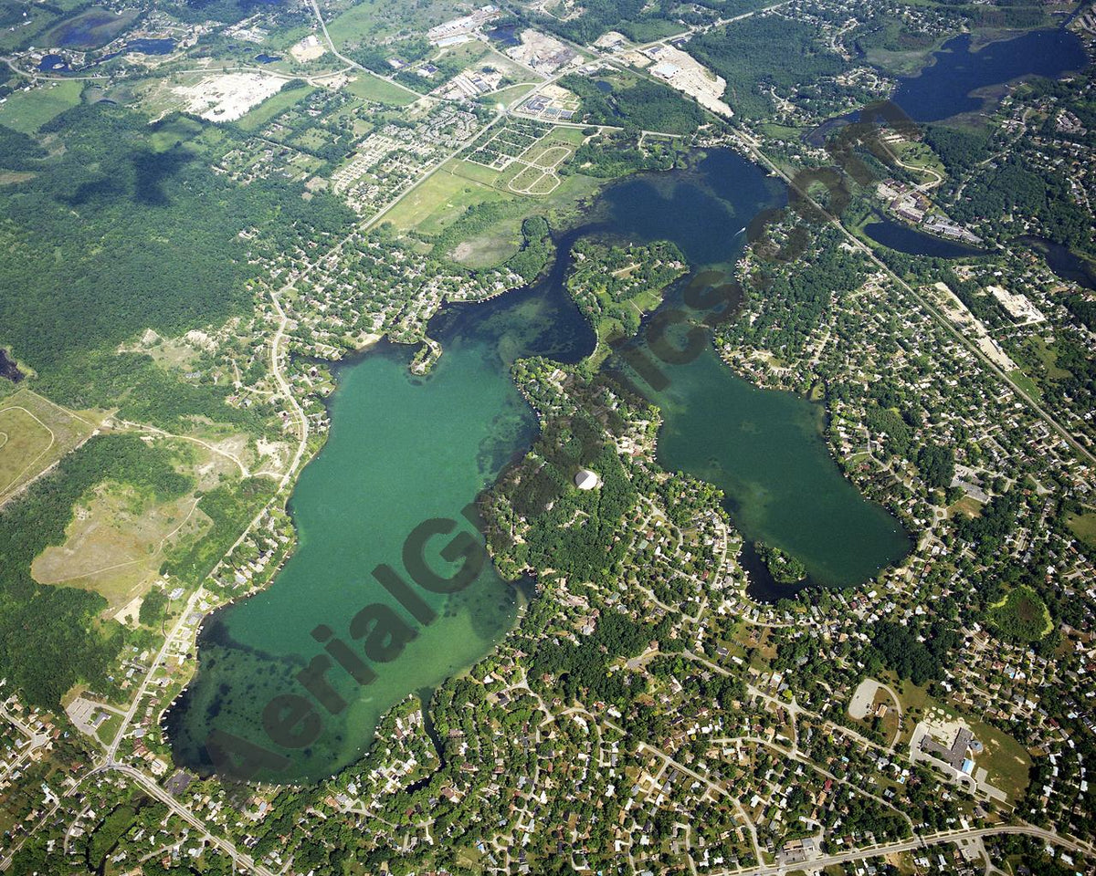 Aerial image of [5916] LOTUS LAKE/ MACEDAY LAKE in OAKLAND, MI with No frame