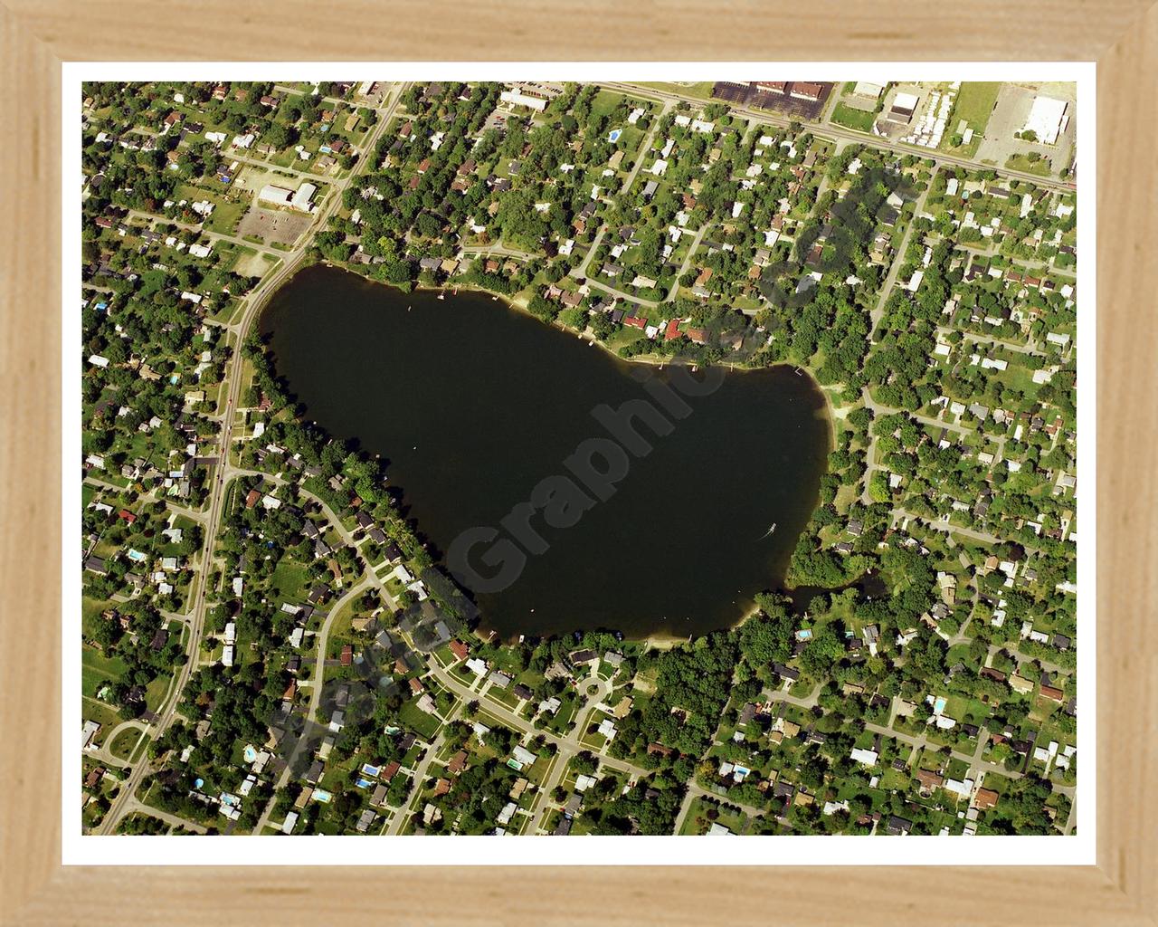 Aerial image of [959] Huntoon Lake in Oakland, MI with Natural Wood frame